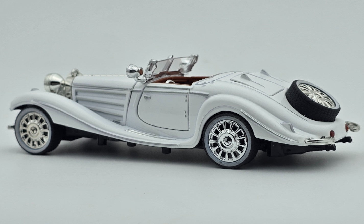 1936 Mercedes Benz 1:24 Roadster diecast car collectible