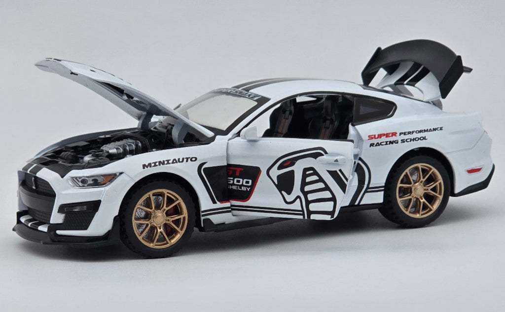 Ford Mustang Shelby GT500 1:24 diecast scale model car