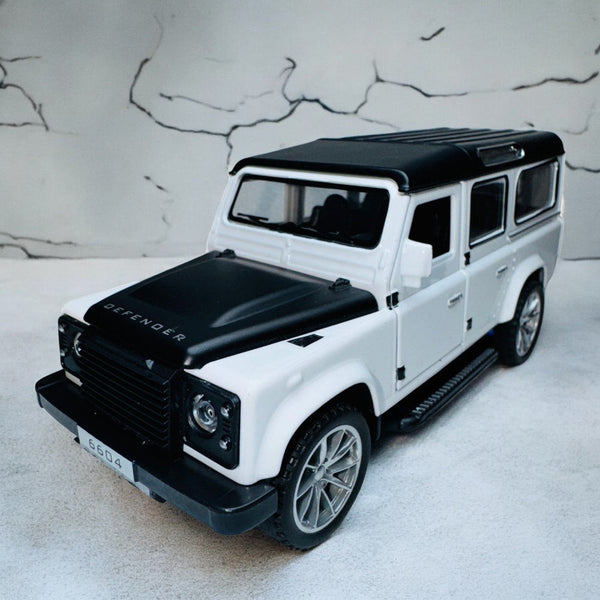 Licensed 2022 Land Rover Defender 110 | 1:24 Scale Model