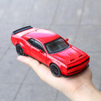 Dodge Challenger SRT Hellcat 1:24 Diecast Scale Model Car