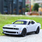Dodge Challenger SRT Hellcat 1:24 Diecast Scale Model Car