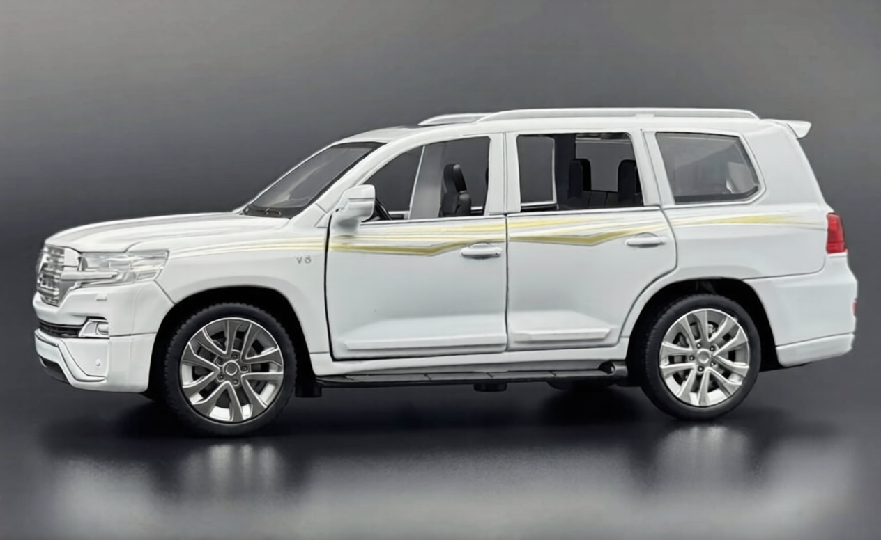 Toyota Land Cruiser LC200 1:24 diecast Scale Model | Assorted Colors