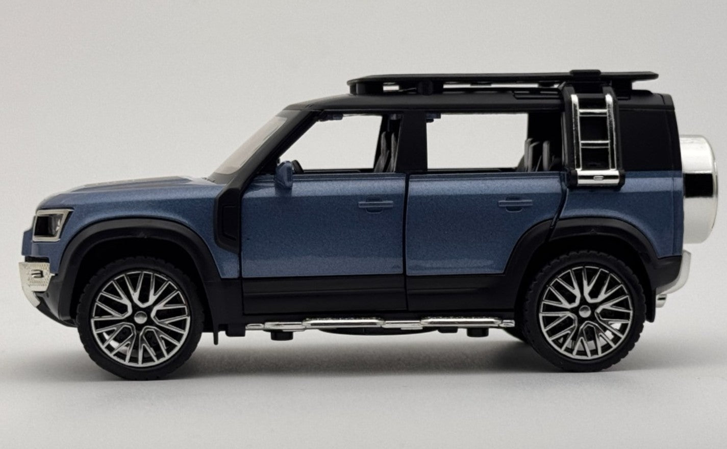 Land Rover Defender 110 1:24 diecast Scale Model car