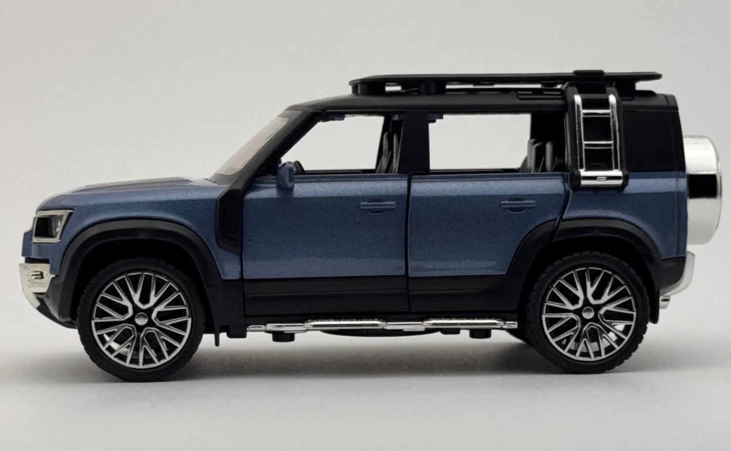 Land Rover Defender 110 1:32 Licensed Diecast Scale Model Car