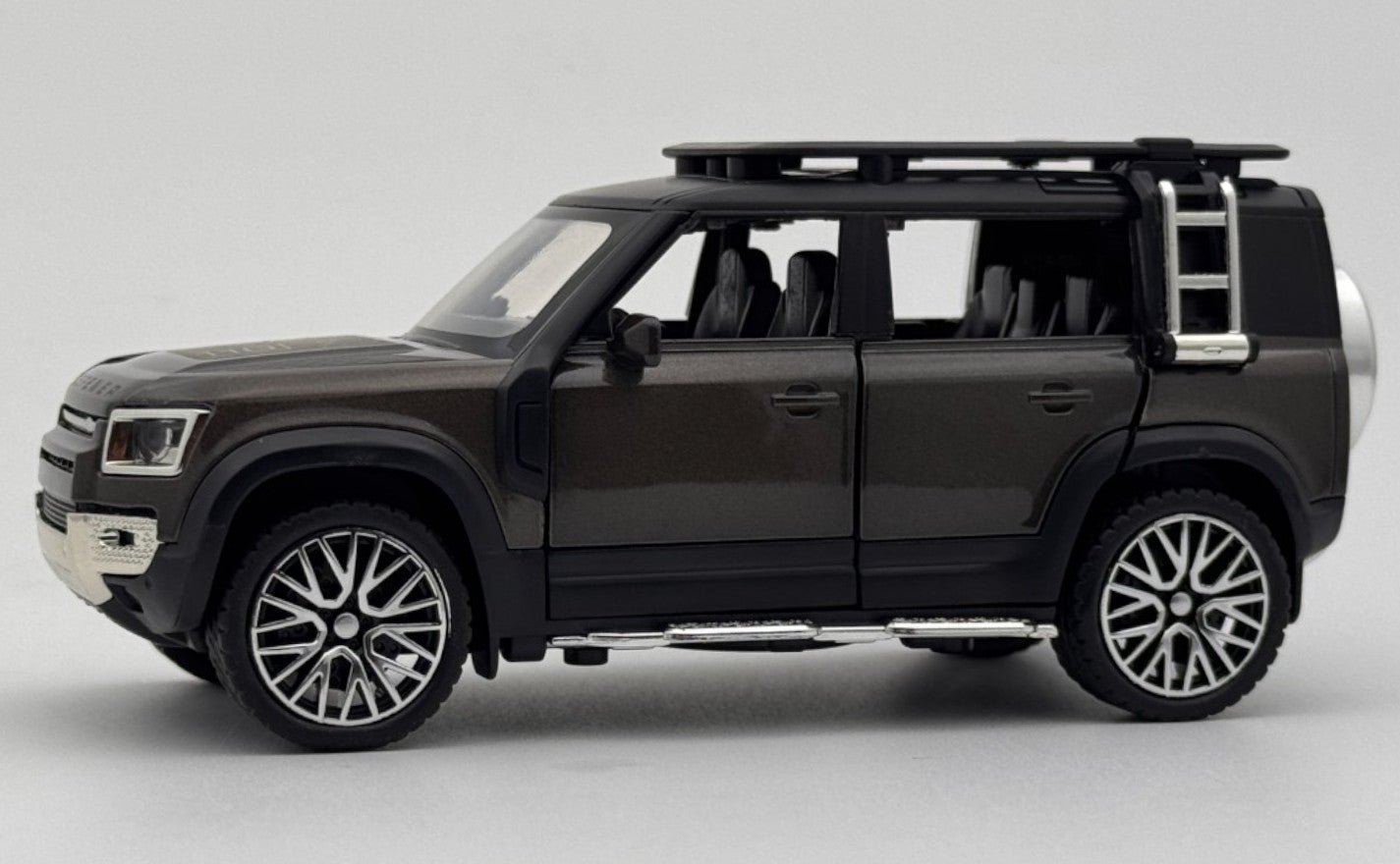 Land Rover Defender 110 1:24 diecast Scale Model car