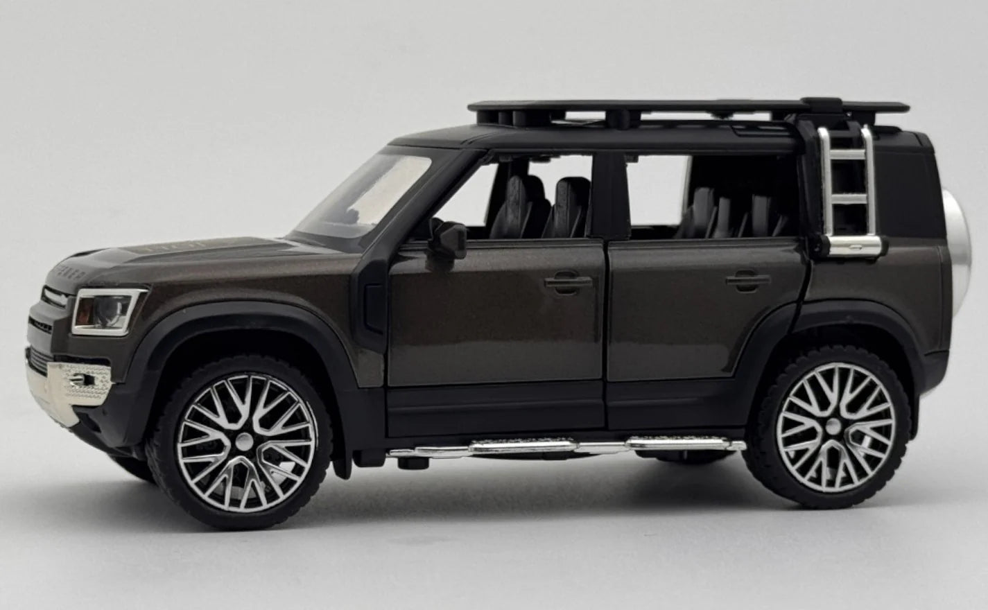 Land Rover Defender 110 1:32 Licensed Diecast Scale Model Car