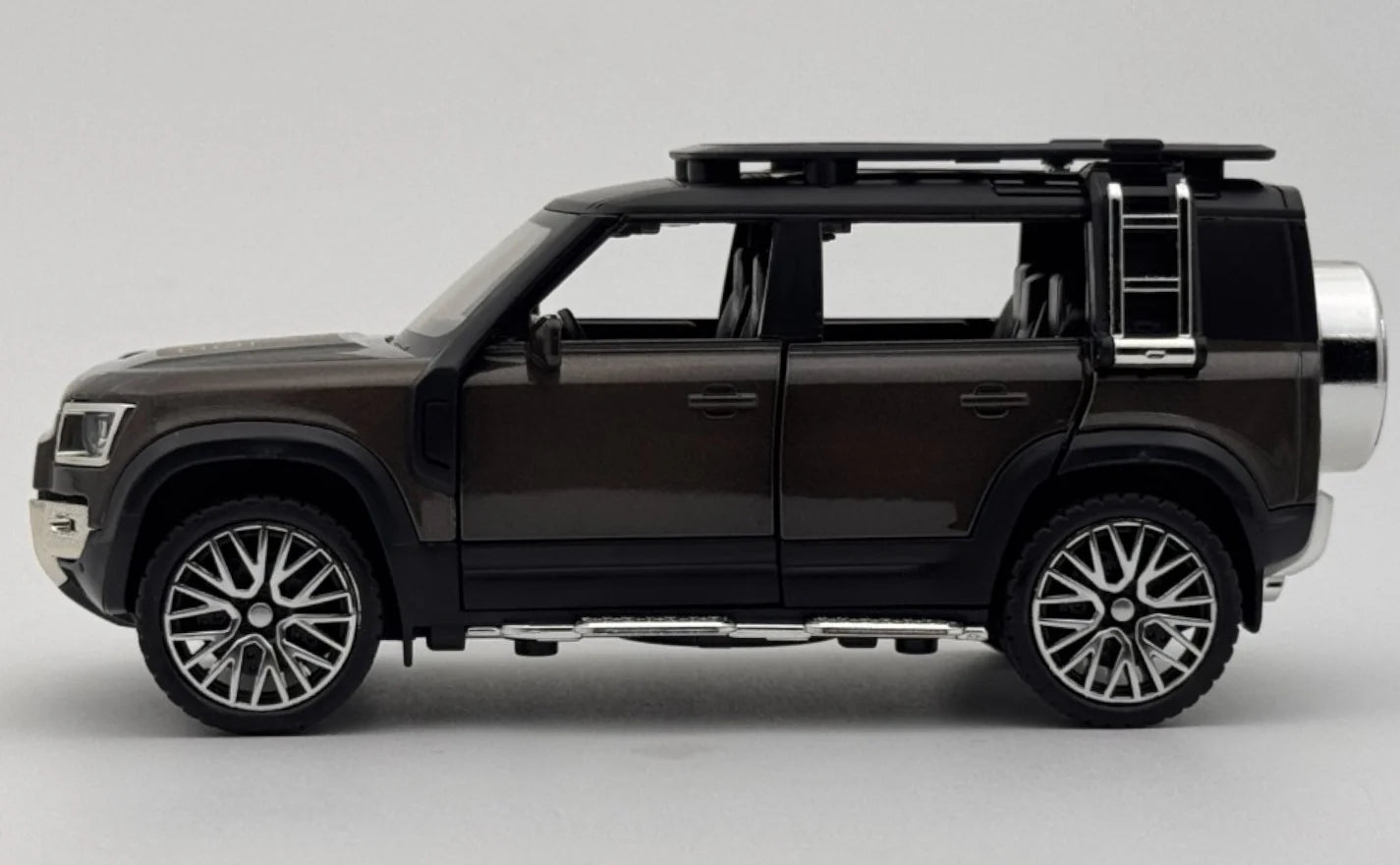 Land Rover Defender 110 1:32 Licensed Diecast Scale Model Car
