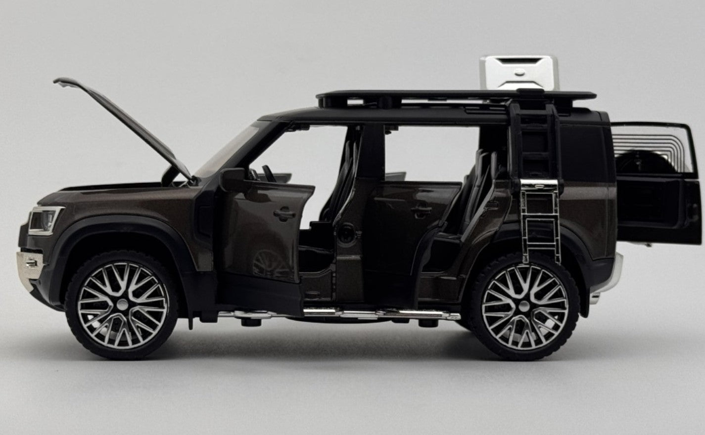 Land Rover Defender 110 1:24 diecast Scale Model car