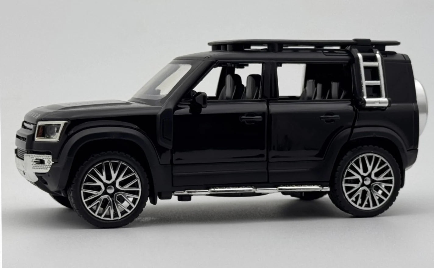 Land Rover Defender 110 1:32 Licensed Diecast Scale Model Car