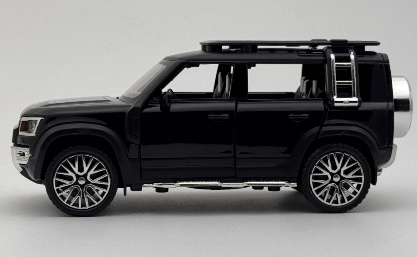 Land Rover Defender 110 1:24 diecast Scale Model car
