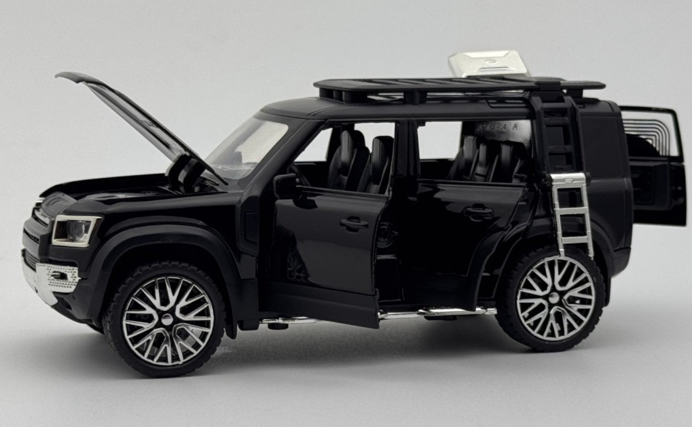 Land Rover Defender 110 1:24 diecast Scale Model car