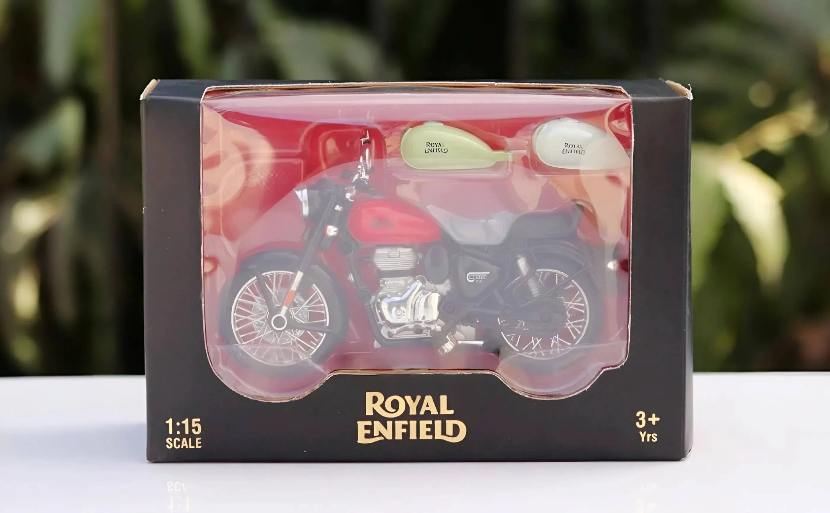Royal Enfield Classic 350 Signals Sandstorm 1:15 licensed die-cast scale model bike & 2 Extra Tanks
