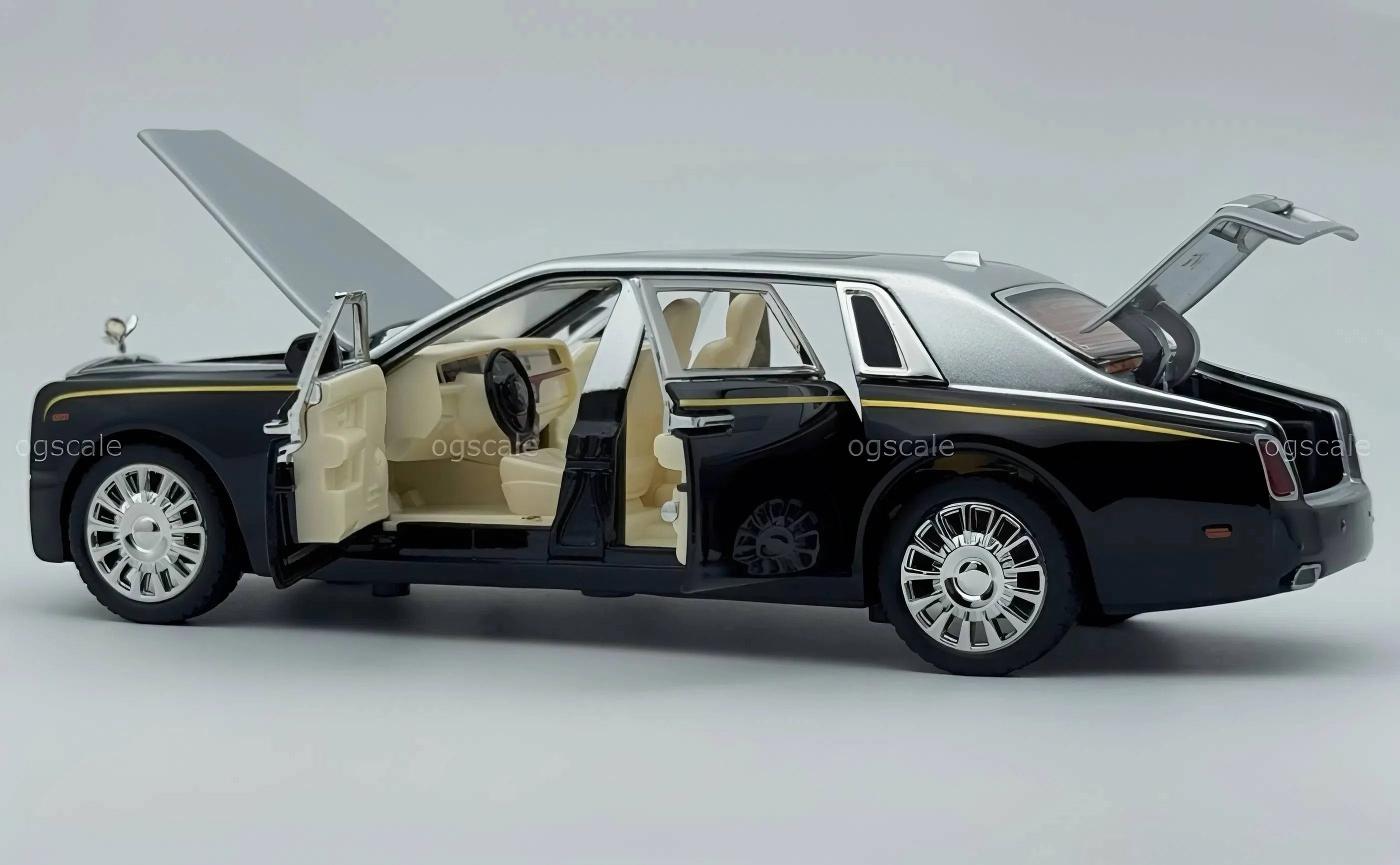 Rolls Royce Phantom 1:32 diecast scale model car collectible