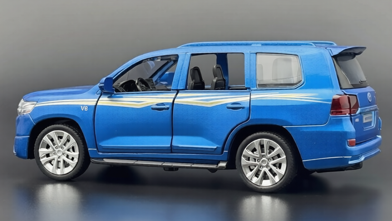 Toyota Land Cruiser LC200 1:24 diecast Scale Model | Assorted Colors